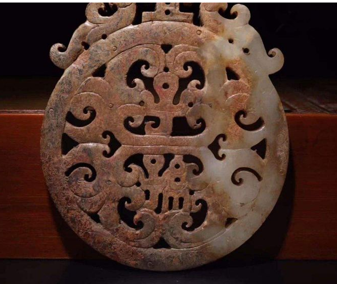 如何选购黄加绿翡翠